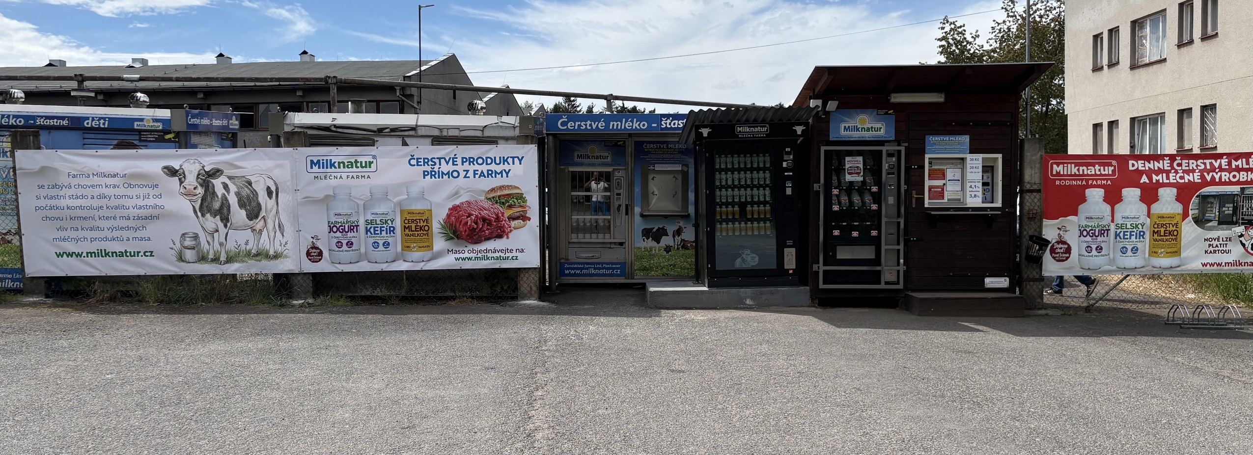 Mlékomat a výdejník Milknatur u farmy – foto 2