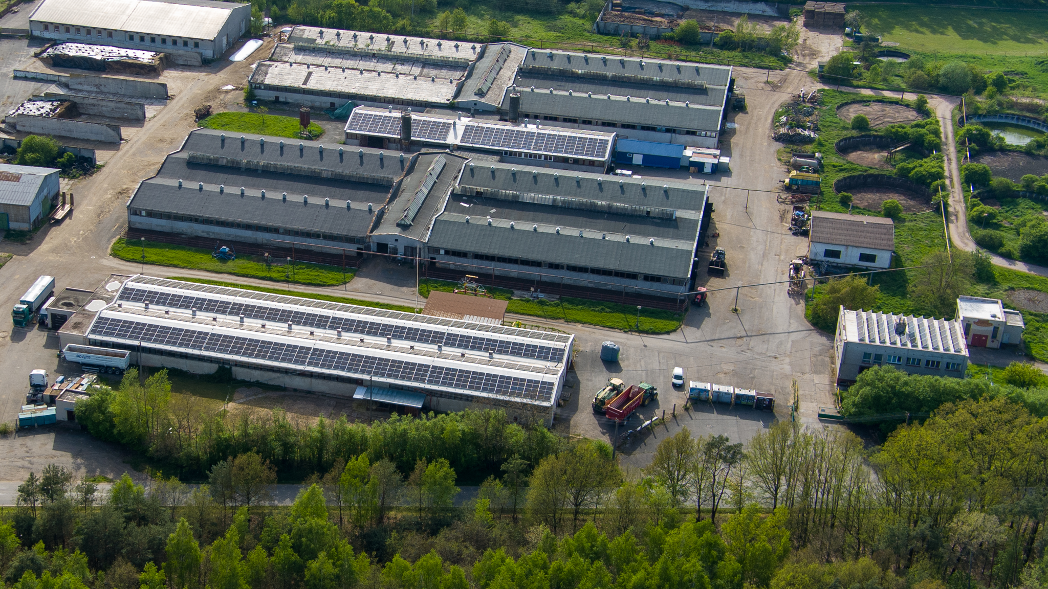 Mlékomat a výdejník Milknatur u farmy – foto 3